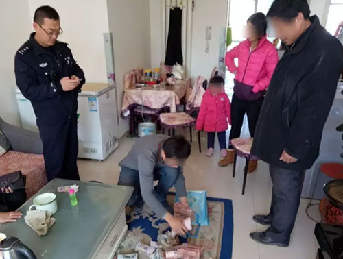 17萬當(dāng)垃圾丟掉：驚慌失措！全家上陣翻找垃圾桶